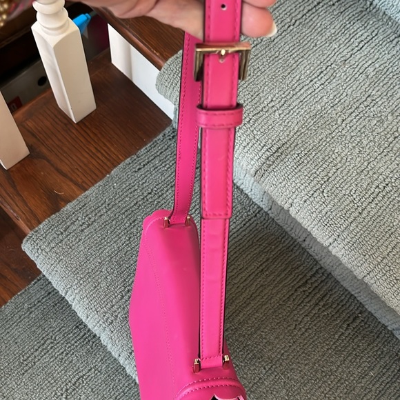 Kate Spade  Scalloped front flap  shoulder bag  Bright pink  Gold tone HW Turn L - Picture 15 of 15